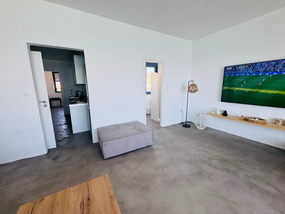 TV and multimedia, Living room, Seating area, Evening entertainment