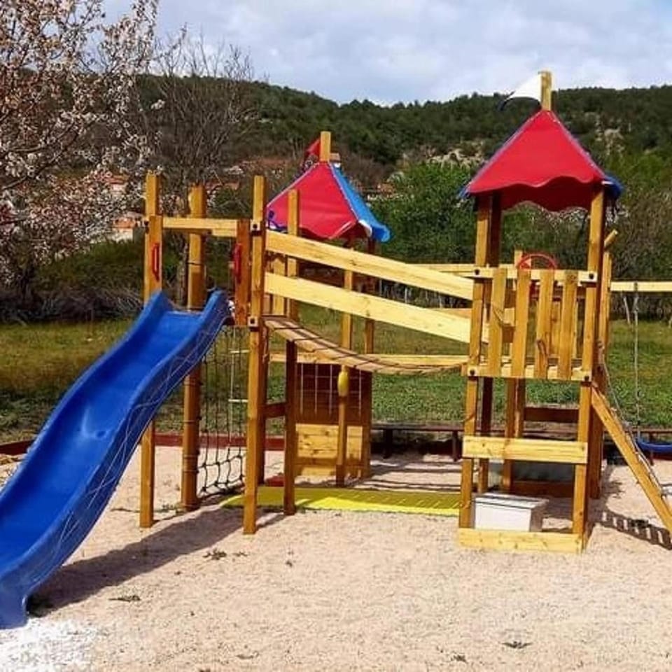 Mushroom house - Sleeps 4 - Pets Ok - Parking House in Šibenik-Knin County, Croatia