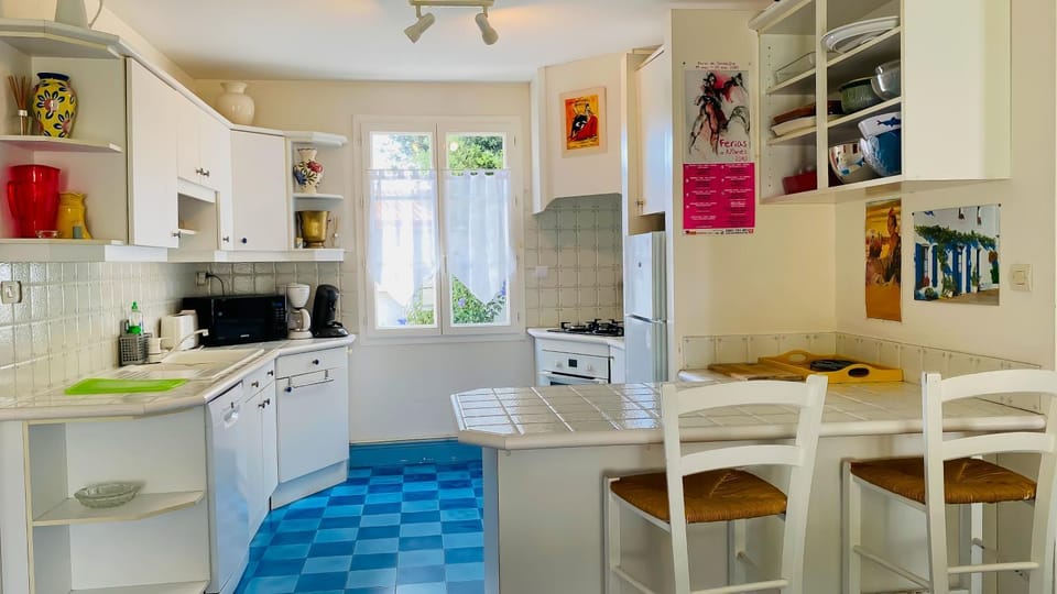 Dining area, dishwasher, minibar, oven, pet friendly, stove