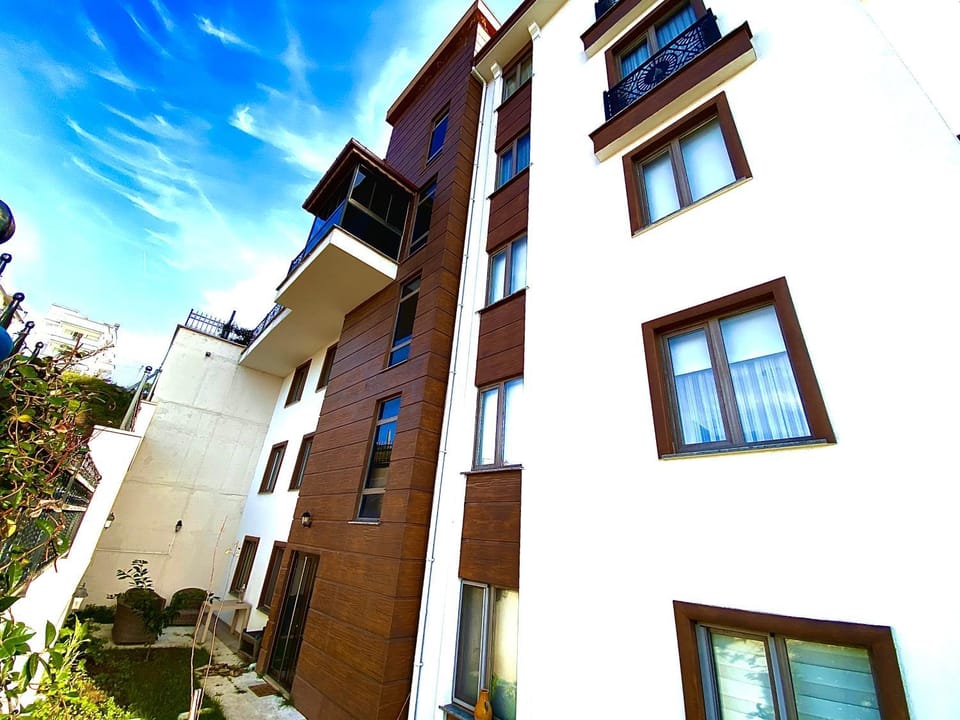 Property building, Day, Garden, Garden view