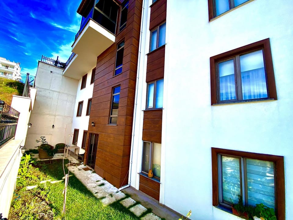 Property building, Day, Garden, Garden view