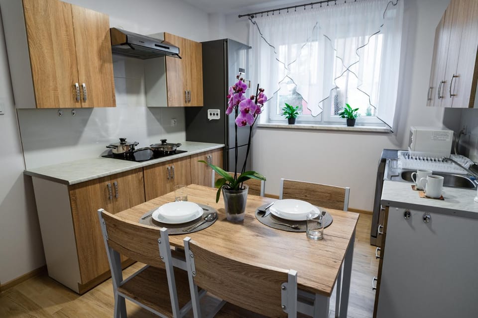 Kitchen or kitchenette, Kitchen or kitchenette, Dining area, Communal kitchen, minibar, pet friendly, stove, Internal: Not applicable to any particular room