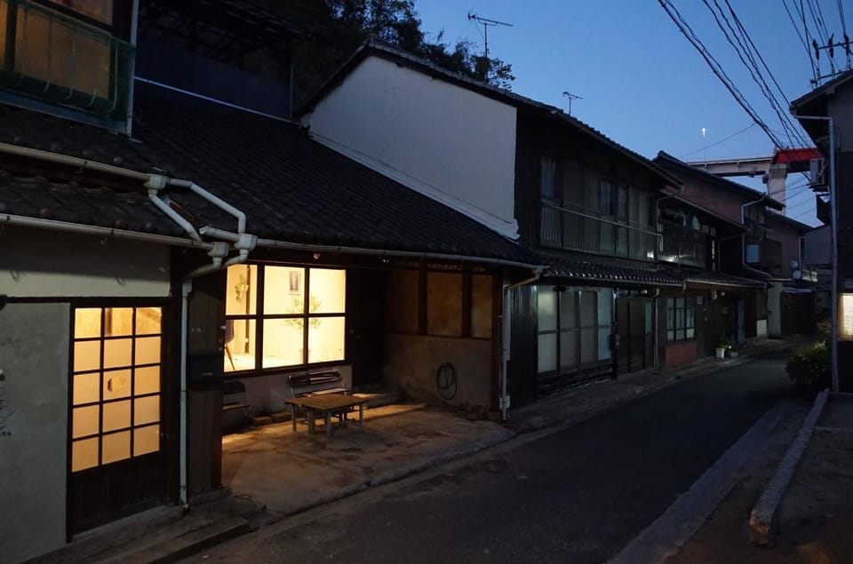 モダン古民家宿　音戸イロリバHOUSE Bed and Breakfast in Hiroshima Prefecture
