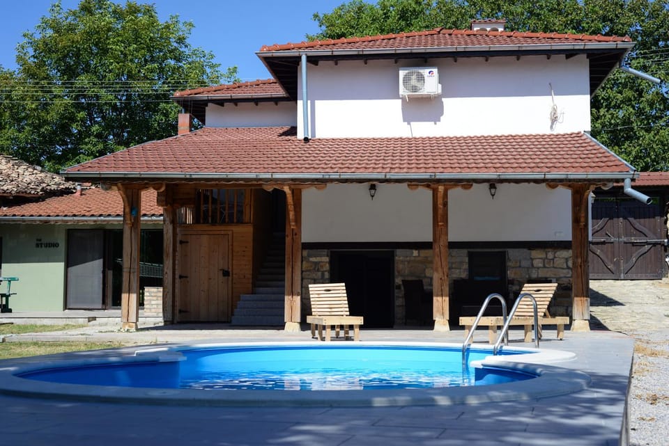 Swimming pool, Swimming pool