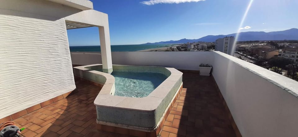 Balcony/Terrace, City view, Mountain view, Sea view, Swimming pool