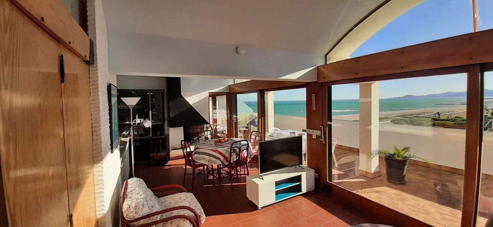 TV and multimedia, Living room, Dining area, Sea view