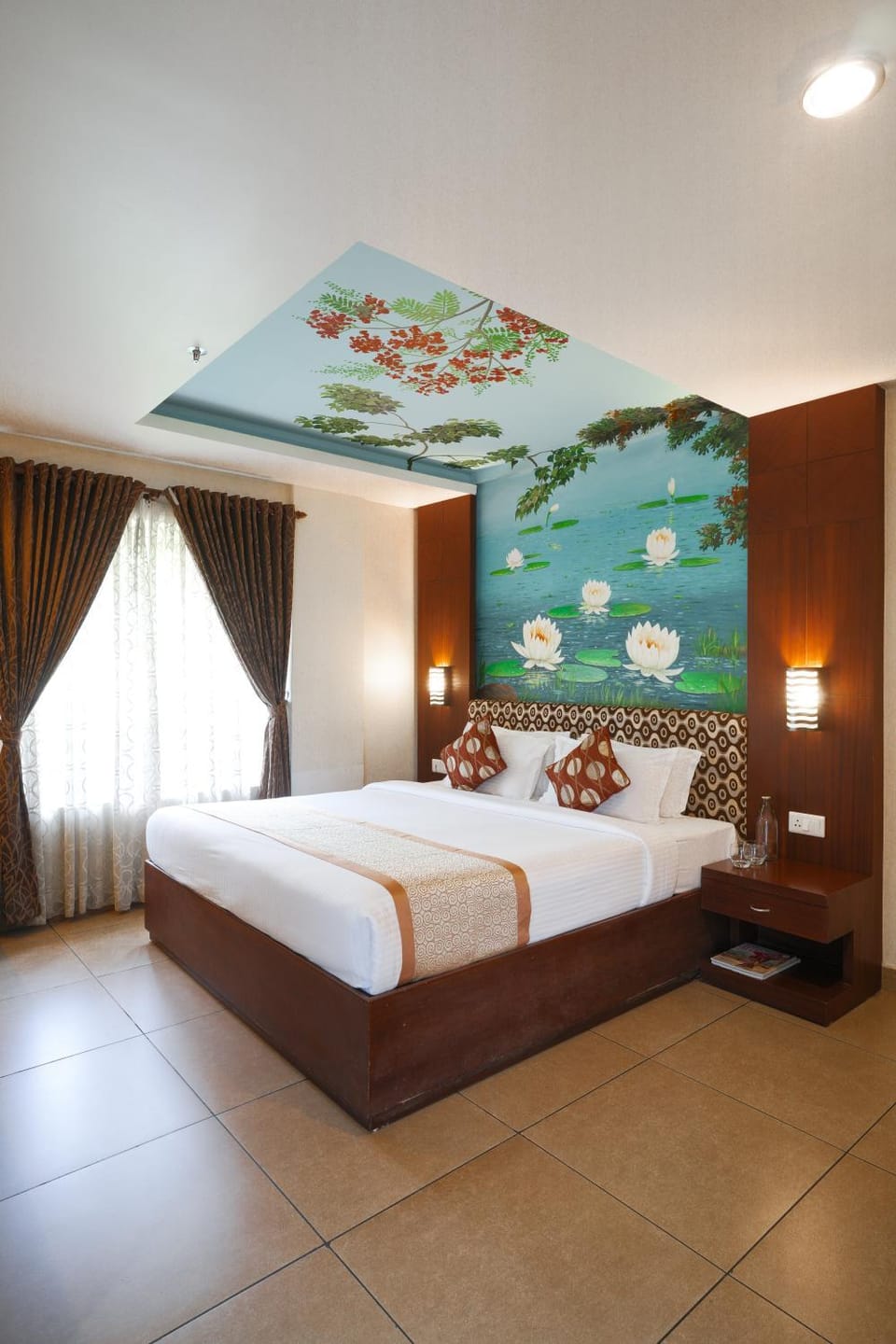 Bed, TV and multimedia, Photo of the whole room, Bedroom