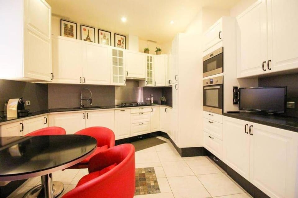 Grand appartement pour 4 personnes/ Cours Lieutaud Apartment in Marseille
