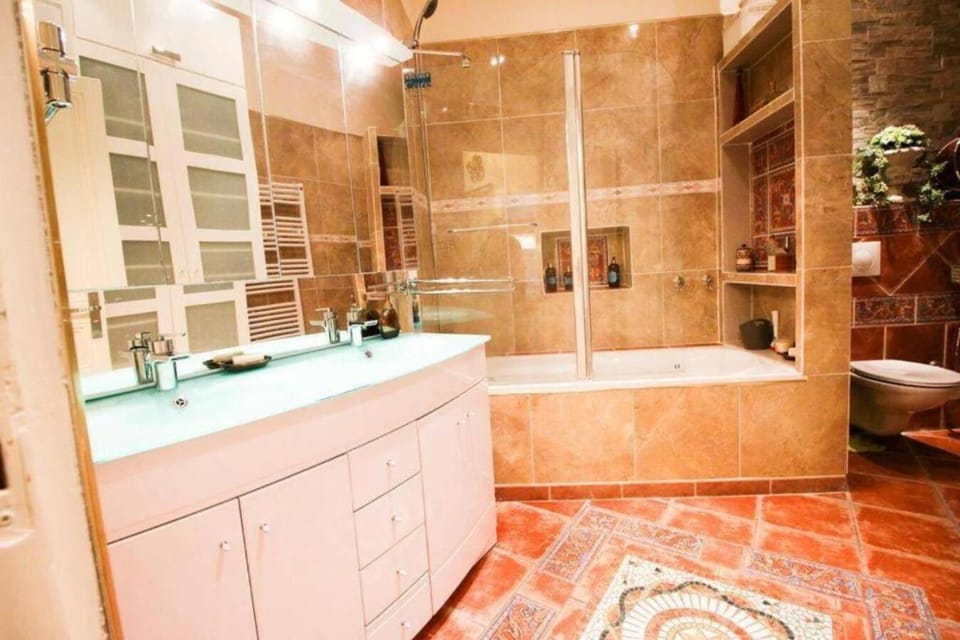 Grand appartement pour 4 personnes/ Cours Lieutaud Apartment in Marseille