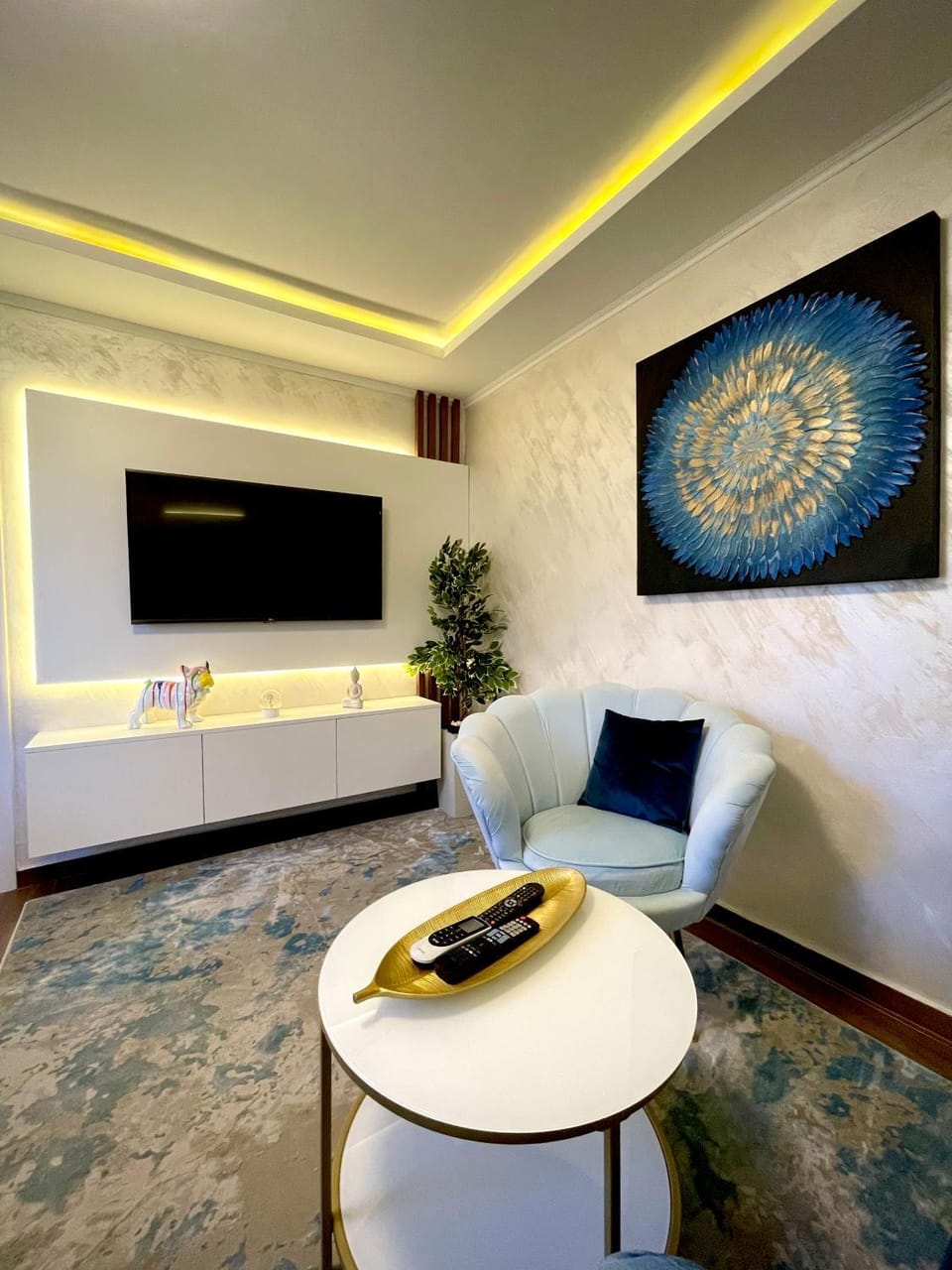 Communal lounge/ TV room, TV and multimedia, Living room, Seating area, Evening entertainment