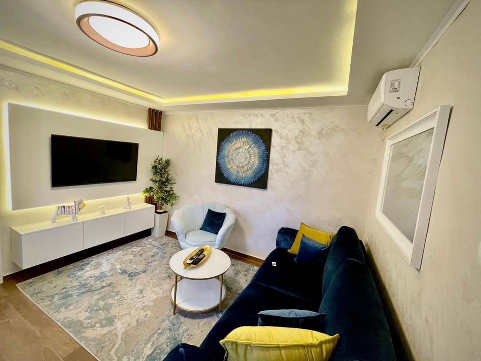 Communal lounge/ TV room, TV and multimedia, Seating area, Evening entertainment, air conditioner