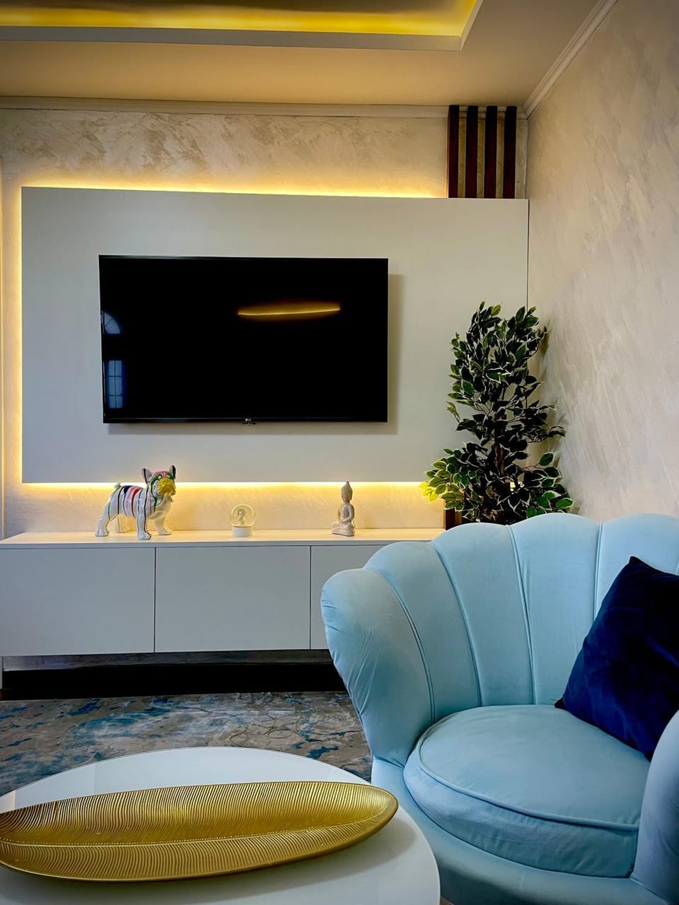 Communal lounge/ TV room, TV and multimedia, Living room, Seating area, Evening entertainment