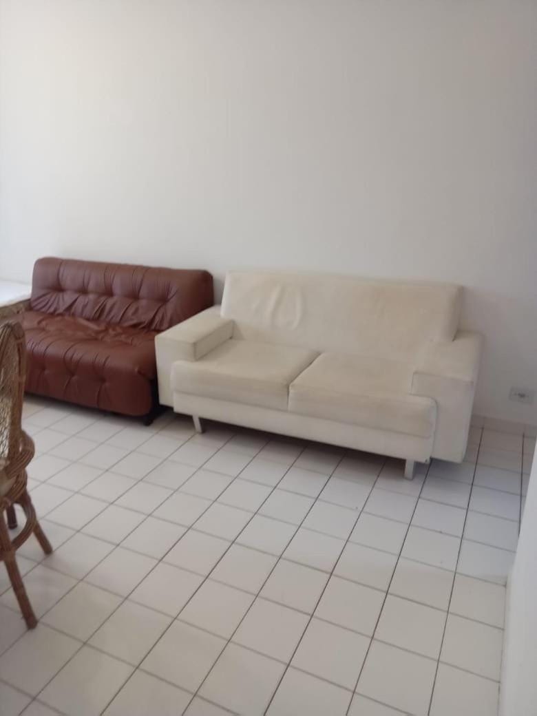 50 Metros da PRAIA da Enseada, poucos passos da MELHOR praia do Guaruja e ao lado de vários estabelecimentos, podendo fazer tudo a pé ! Apartment in State of São Paulo