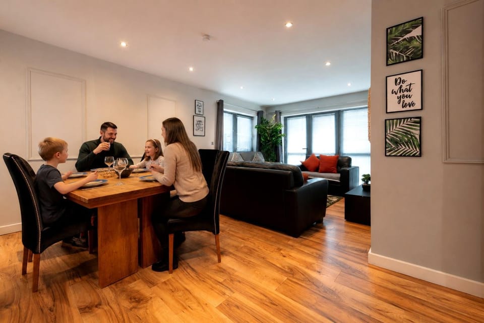 People, Living room, Dining area, group of guests