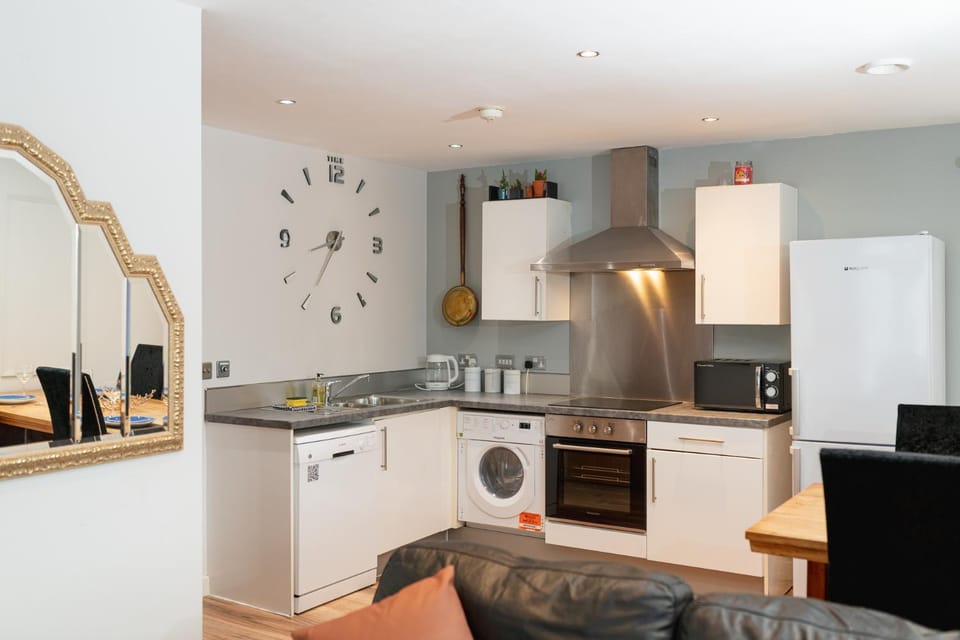 Coffee/tea facilities, Kitchen or kitchenette, Dining area, minibar, pet friendly, stove, washing machine, kitchen