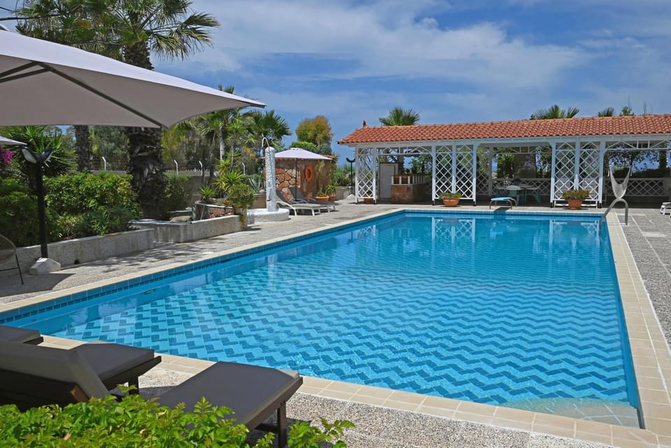 Day, Swimming pool, sunbed