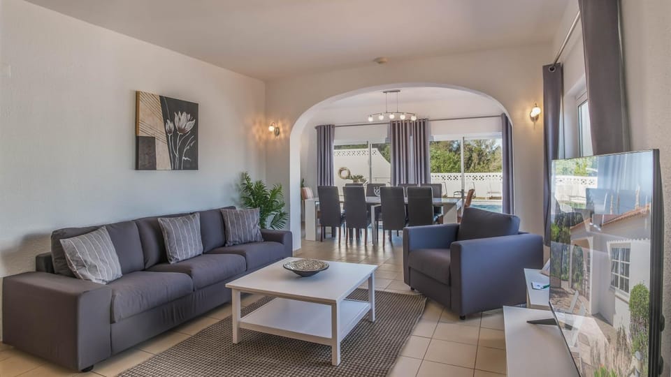 Communal lounge/ TV room, TV and multimedia, Living room, Seating area, Dining area, Evening entertainment