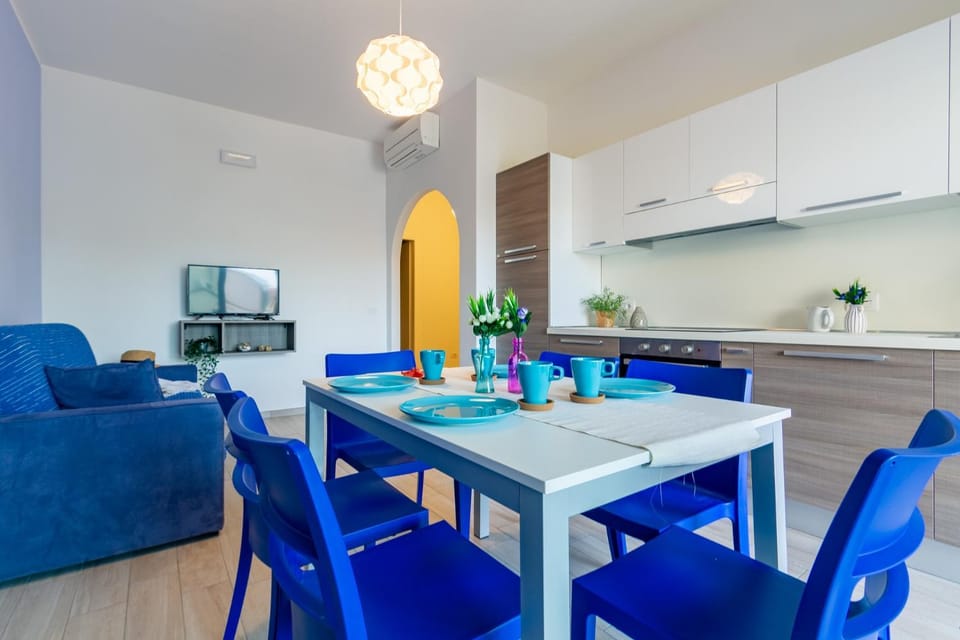 Kitchen or kitchenette, Living room, Dining area