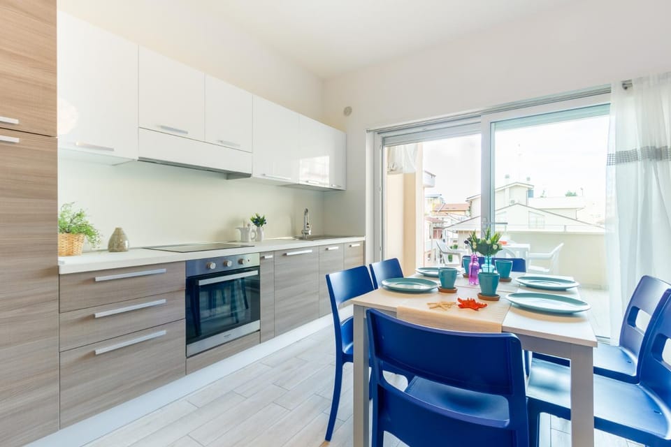 Kitchen or kitchenette, Living room, Dining area