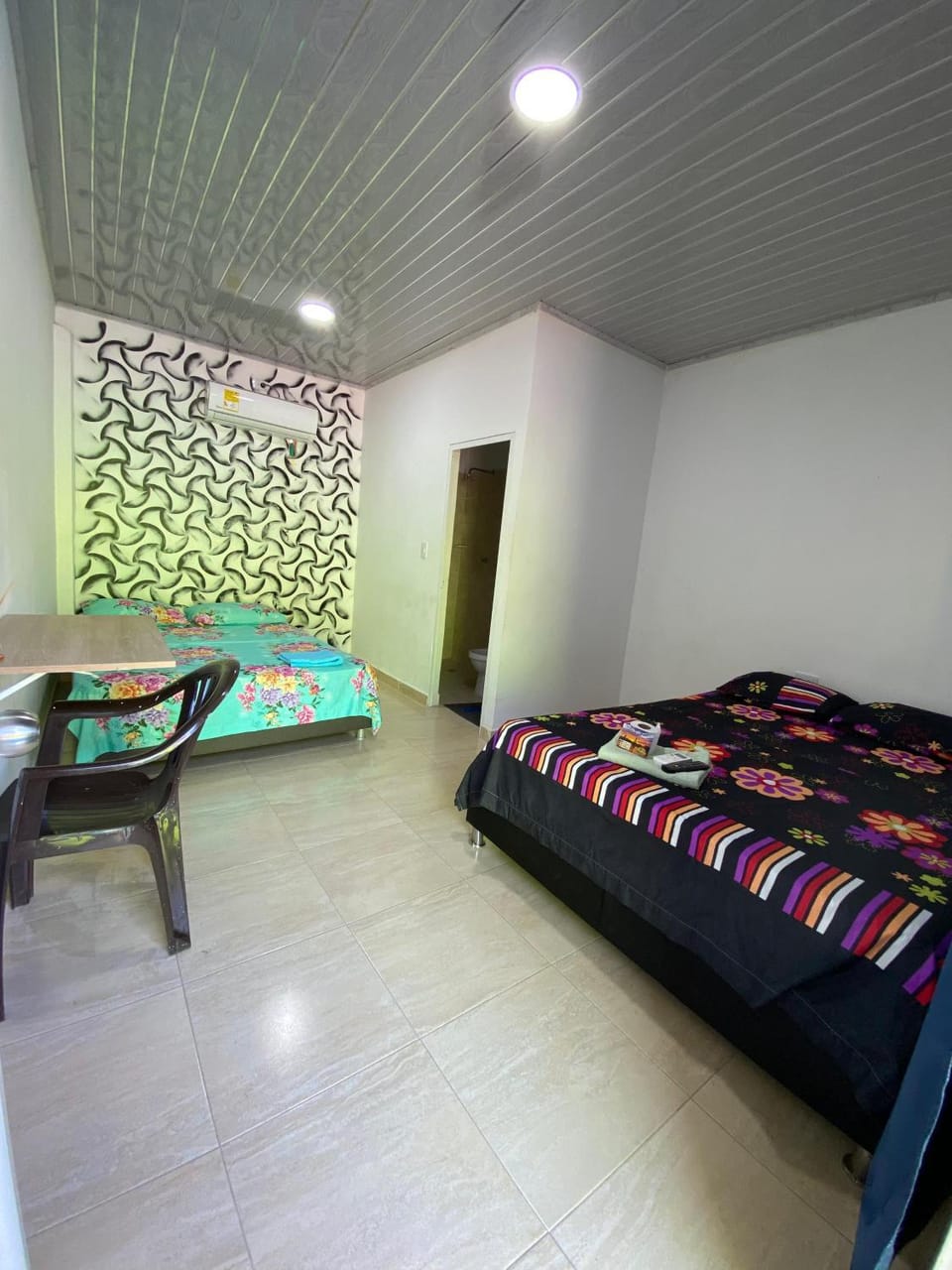 Photo of the whole room, Bedroom