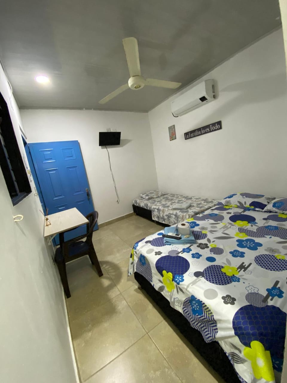 Photo of the whole room, air conditioner