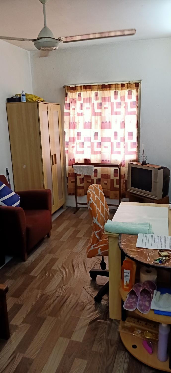 Low Budget SuperSingleBed Bedroom in Aman Puri, Kepong Vacation rental in Selangor, Malaysia