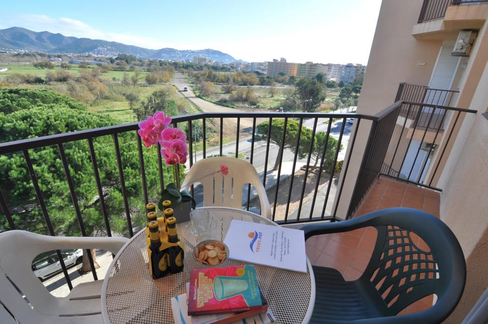 View (from property/room), Balcony/Terrace, Mountain view