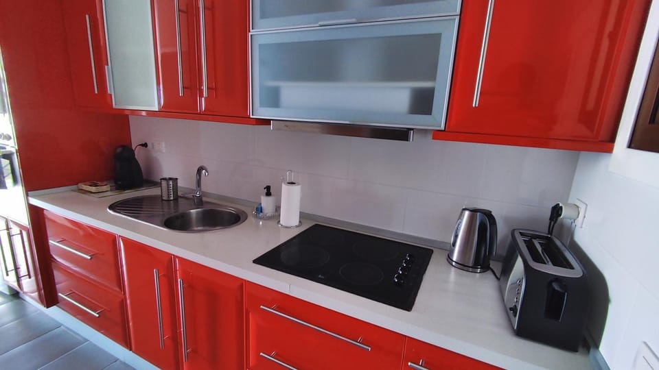 Coffee/tea facilities, toaster, kitchen