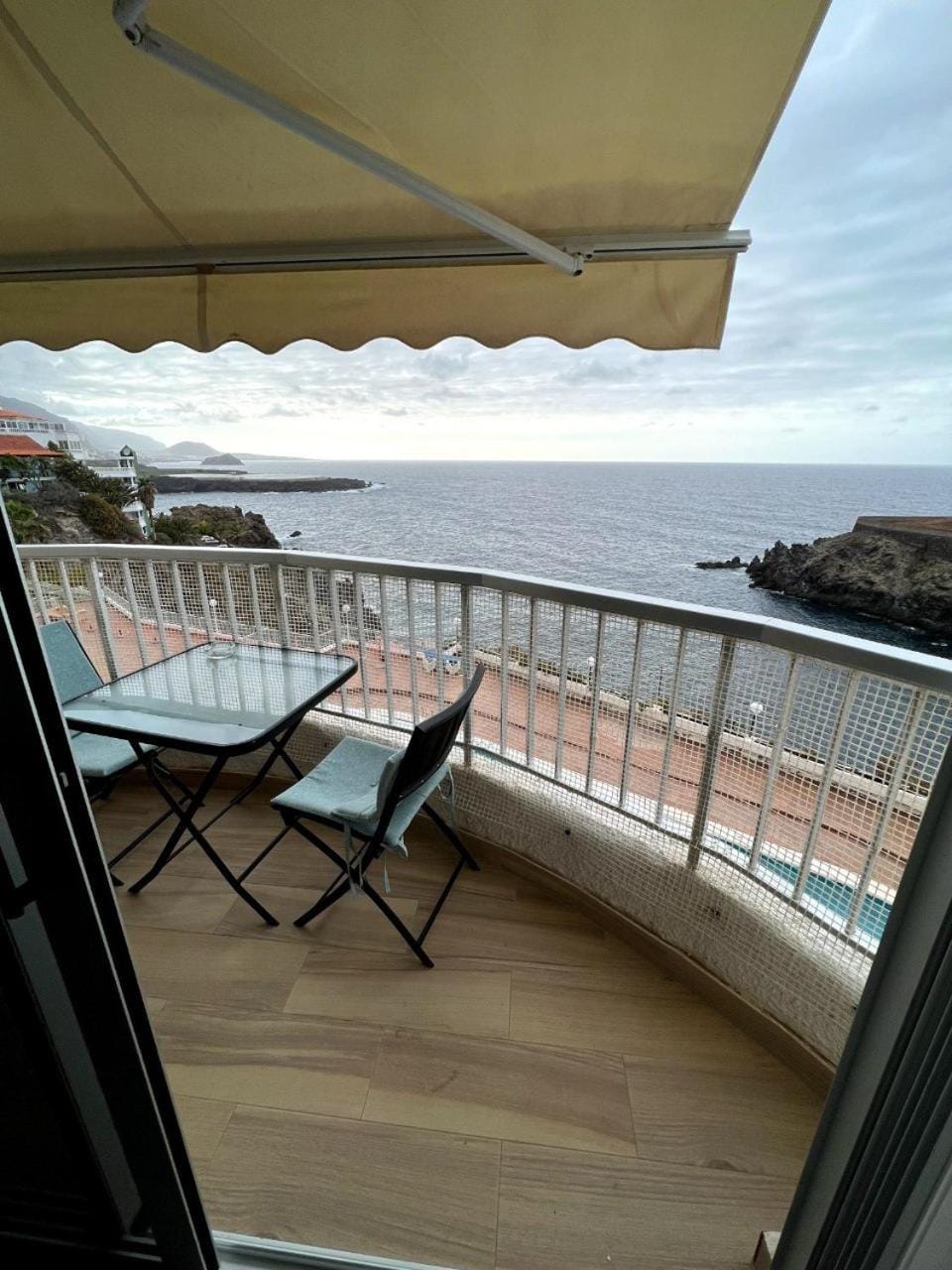 Natural landscape, Balcony/Terrace, Dining area, Sea view