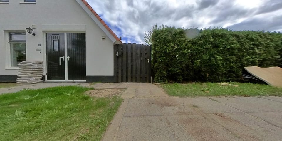 Facade/entrance, Garden