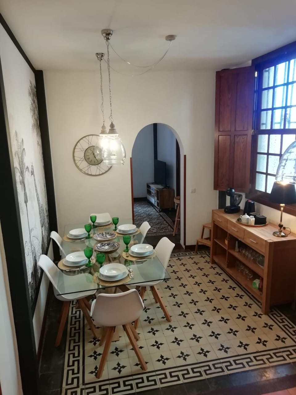 Restaurant/places to eat, Seating area, Dining area
