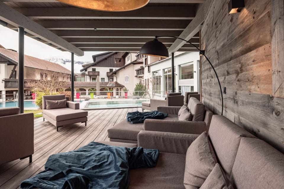 Spa and wellness centre/facilities, Seating area, Swimming pool