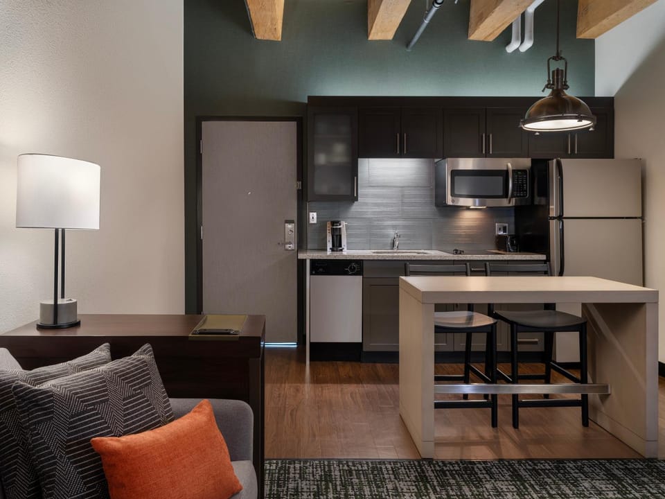 Kitchen or kitchenette, Dining area, pet friendly, stove