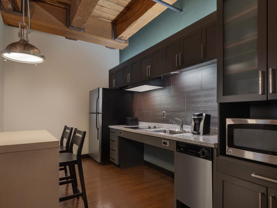 Kitchen or kitchenette, Dining area, dishwasher, stove