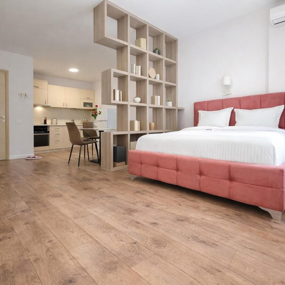 Bed, Kitchen or kitchenette, Living room, Photo of the whole room, Dining area