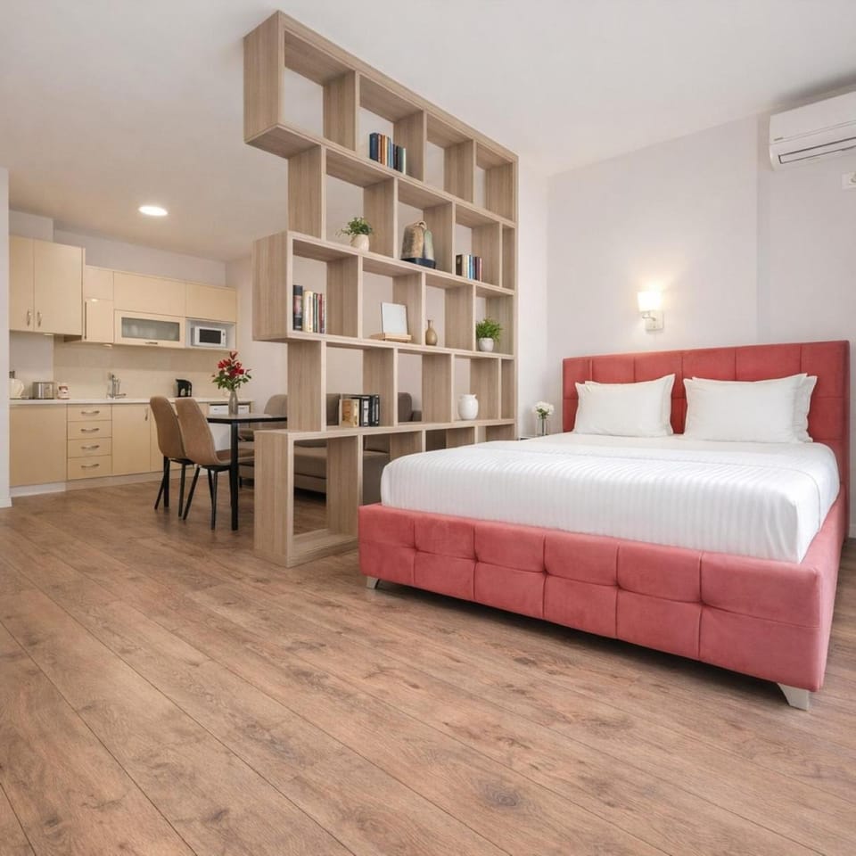 Bed, Kitchen or kitchenette, Photo of the whole room, Dining area