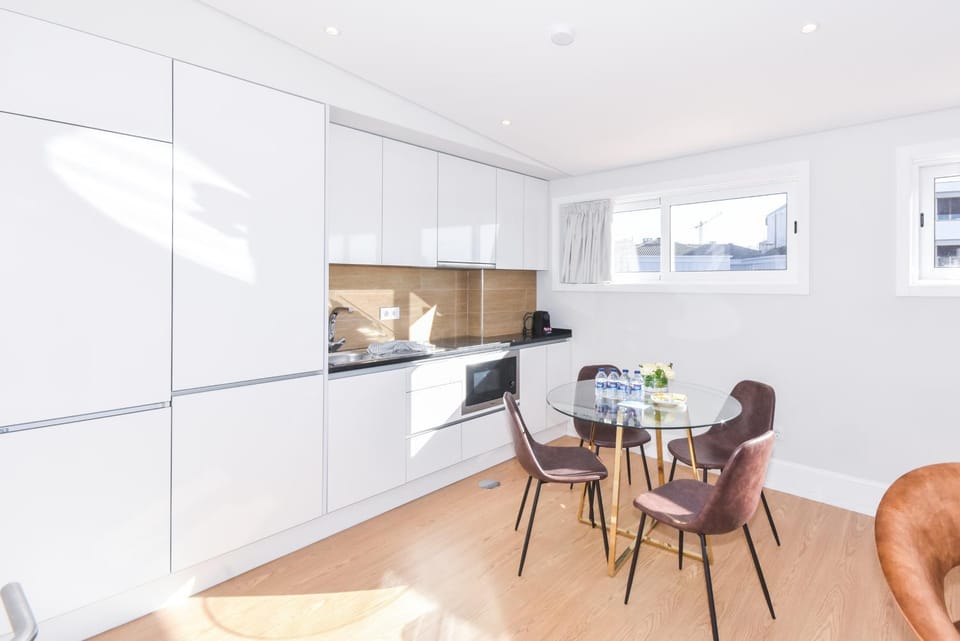 Coffee/tea facilities, Kitchen or kitchenette, Dining area, Drinks, Non alcoholic drinks, minibar, stove