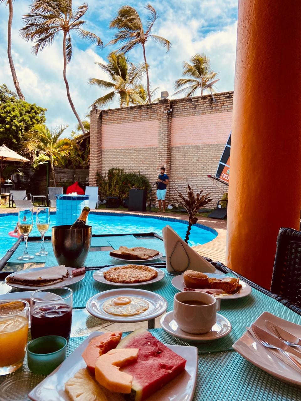 Swimming pool, Breakfast, Drinks