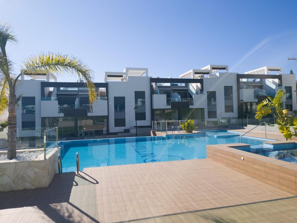 Property building, Day, Pool view, Swimming pool