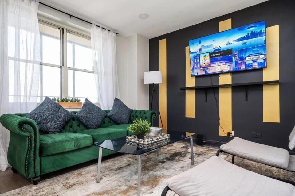 Downtown! Private Balcony! 24 Concierge! PT11H Apartment in Atlanta