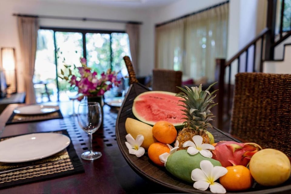 Food and drinks, Dining area, Food