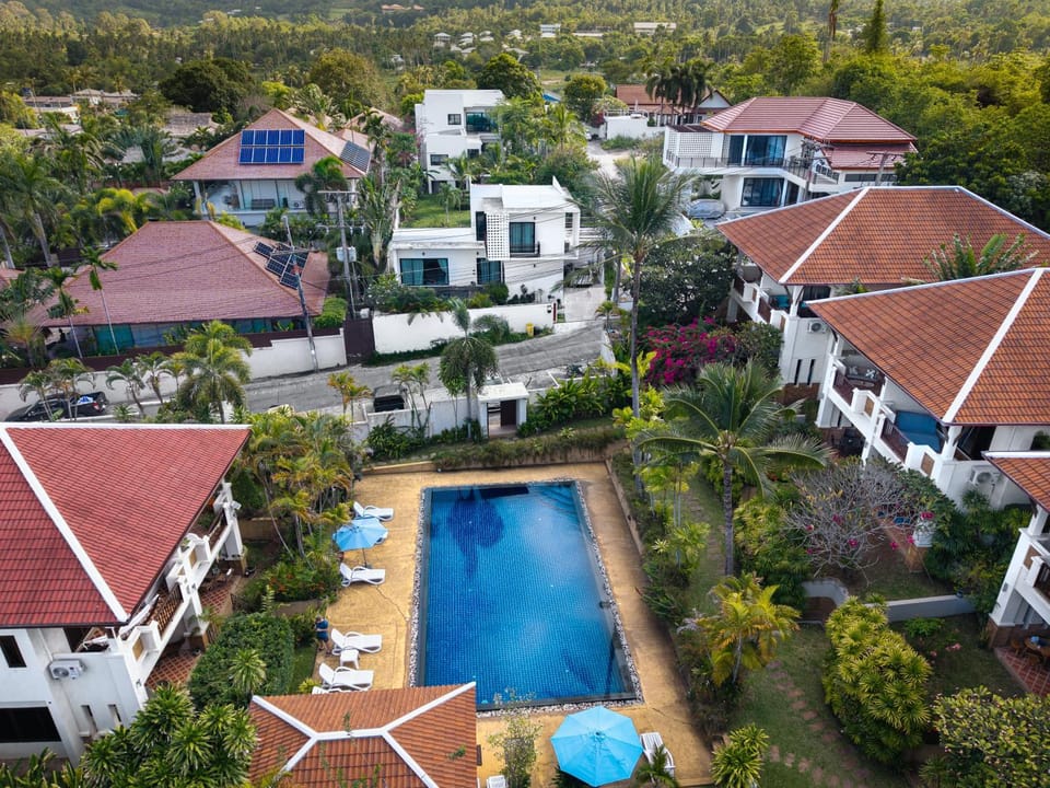 Property building, Day, Natural landscape, Bird's eye view, Pool view, Street view, Swimming pool, sunbed