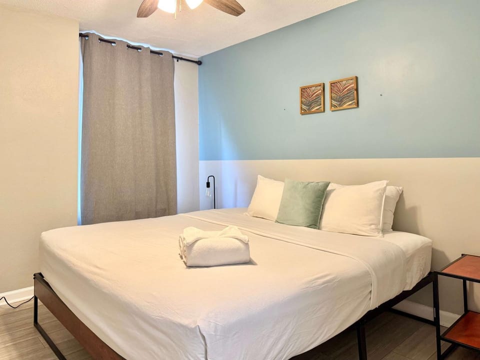 Downtown Condo! Private Balcony! PT10F House in Atlanta