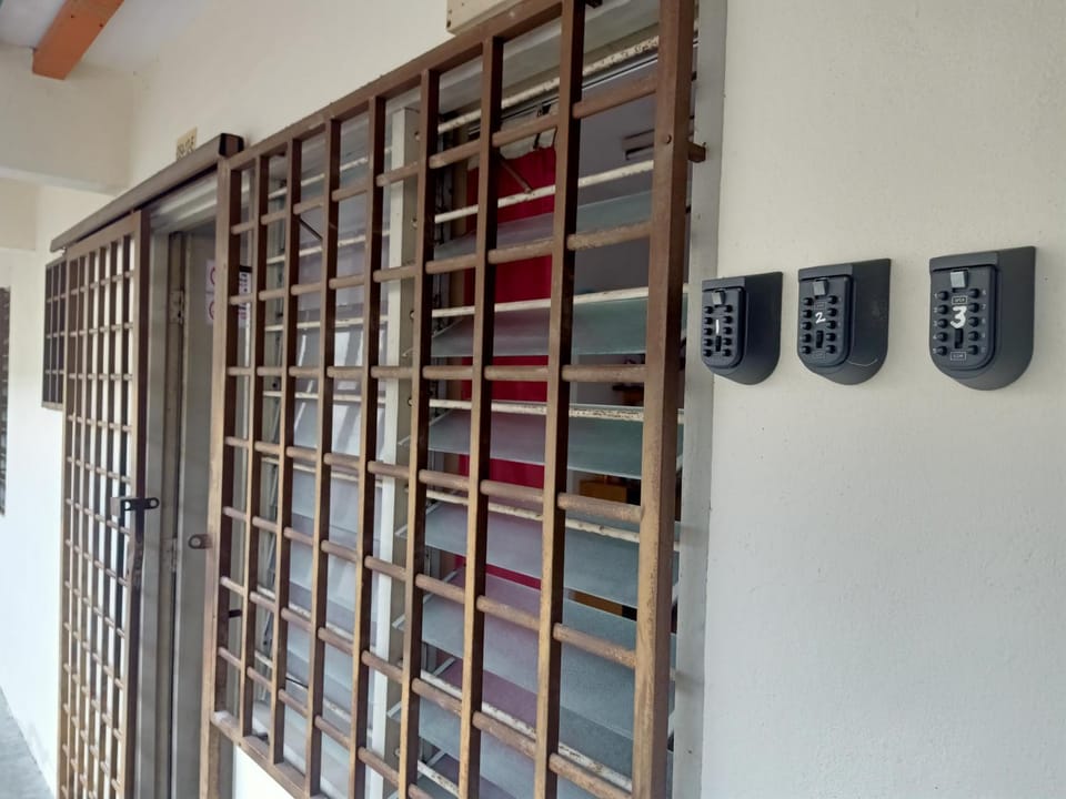 Low Budget Economy SingleBed Bedroom in Aman Puri, Kepong Vacation rental in Selangor, Malaysia