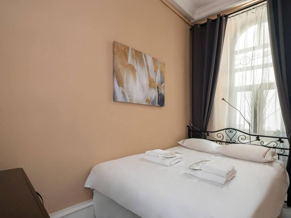 High Ceiling Authentic Historic Ottoman Home! #49 Apartment in Istanbul