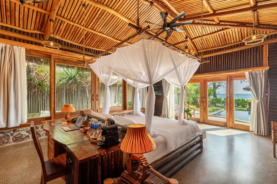 Photo of the whole room, Bedroom, Sea view