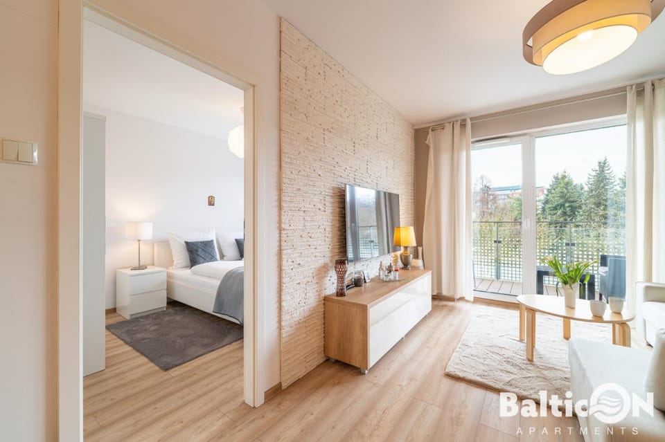 Bed, TV and multimedia, Living room, Photo of the whole room, Seating area, Evening entertainment, Bedroom