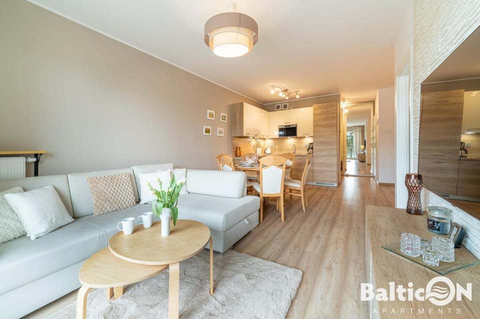 Bed, TV and multimedia, Living room, Photo of the whole room, Seating area, Dining area