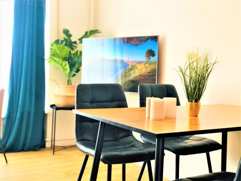 Central-Modern, The Sunshine near MTU by Lakescape FeWos Apartment in Friedrichshafen