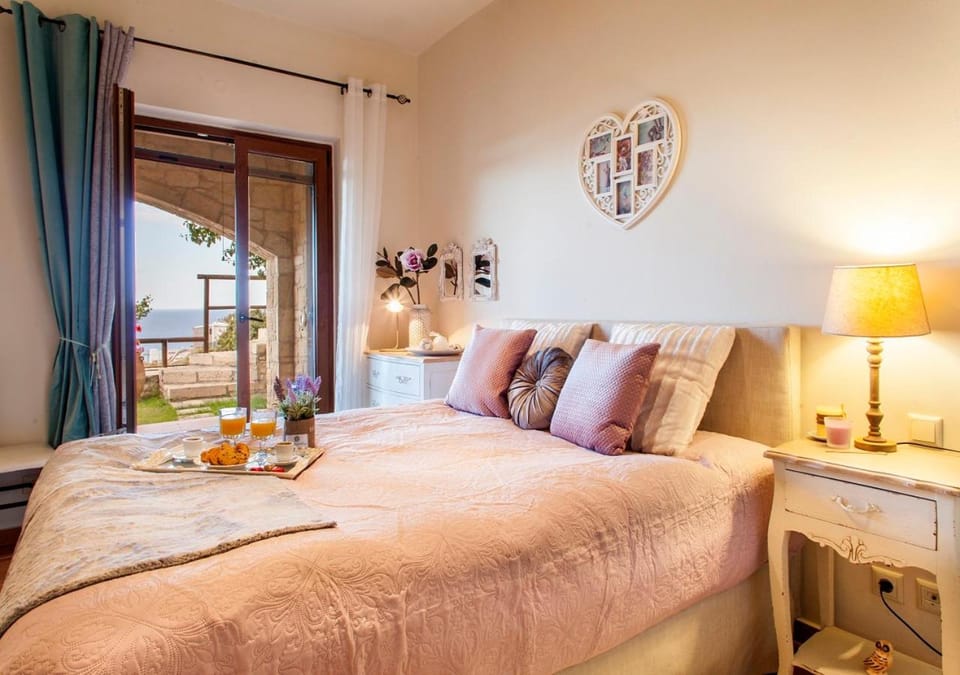 Villa Rafaello with Shared Pool, By IdealStay Villa in Crete